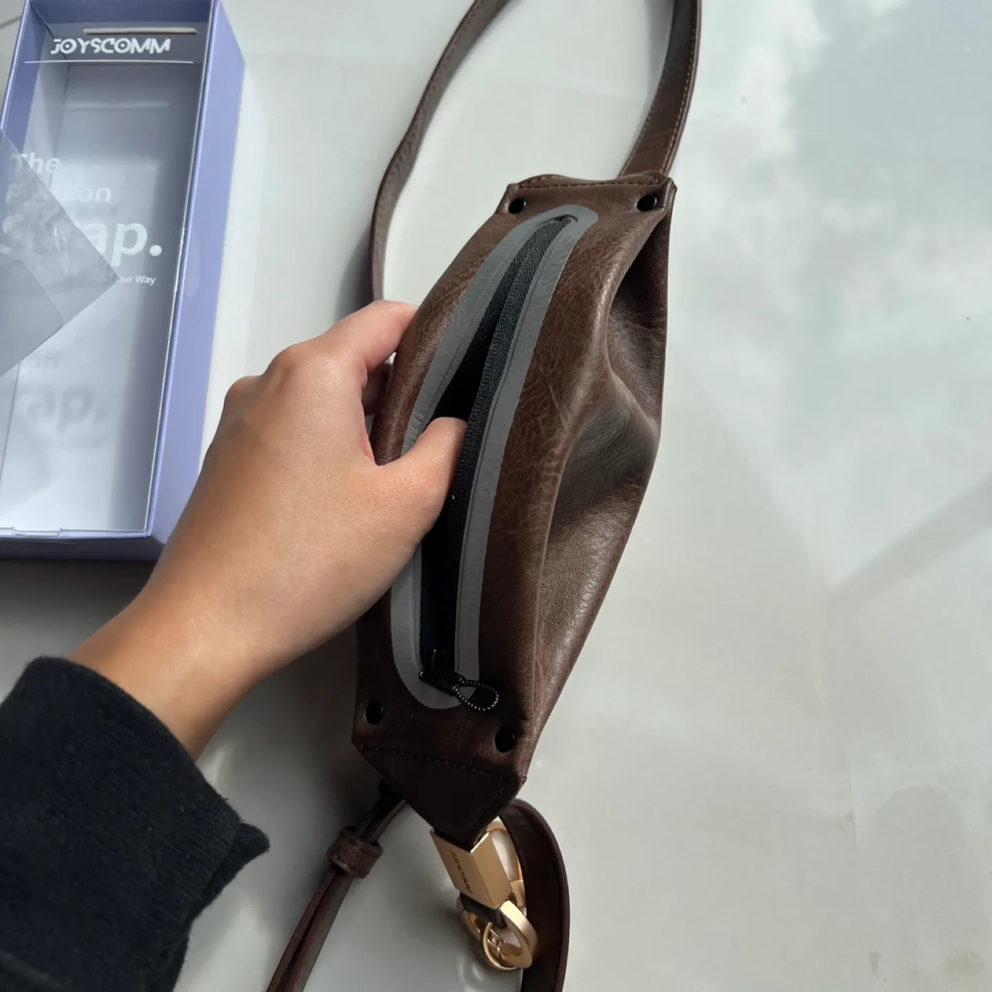 Leather Phone Body Strap image indicator(3)