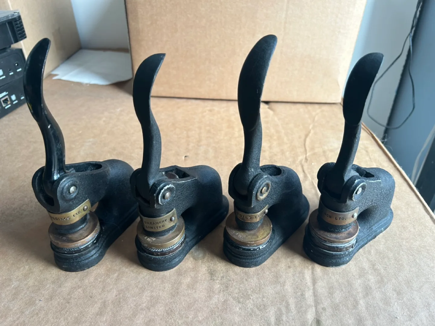 Vintage Seal Stamp from 1952 to 1962 image indicator(4)