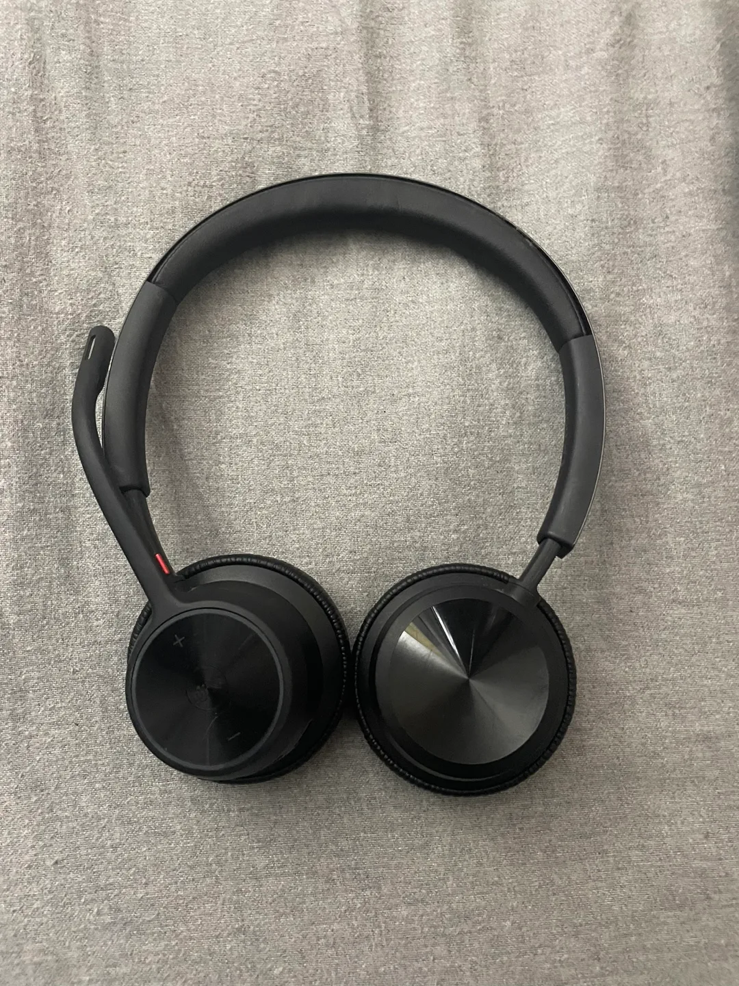 Voyager 4200 UC Wireless Bluetooth Headset thumbnail