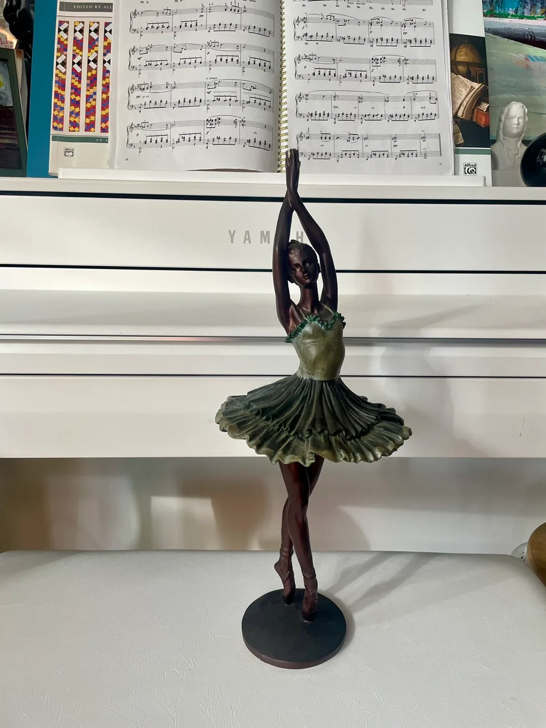Ballerina Statue thumbnail