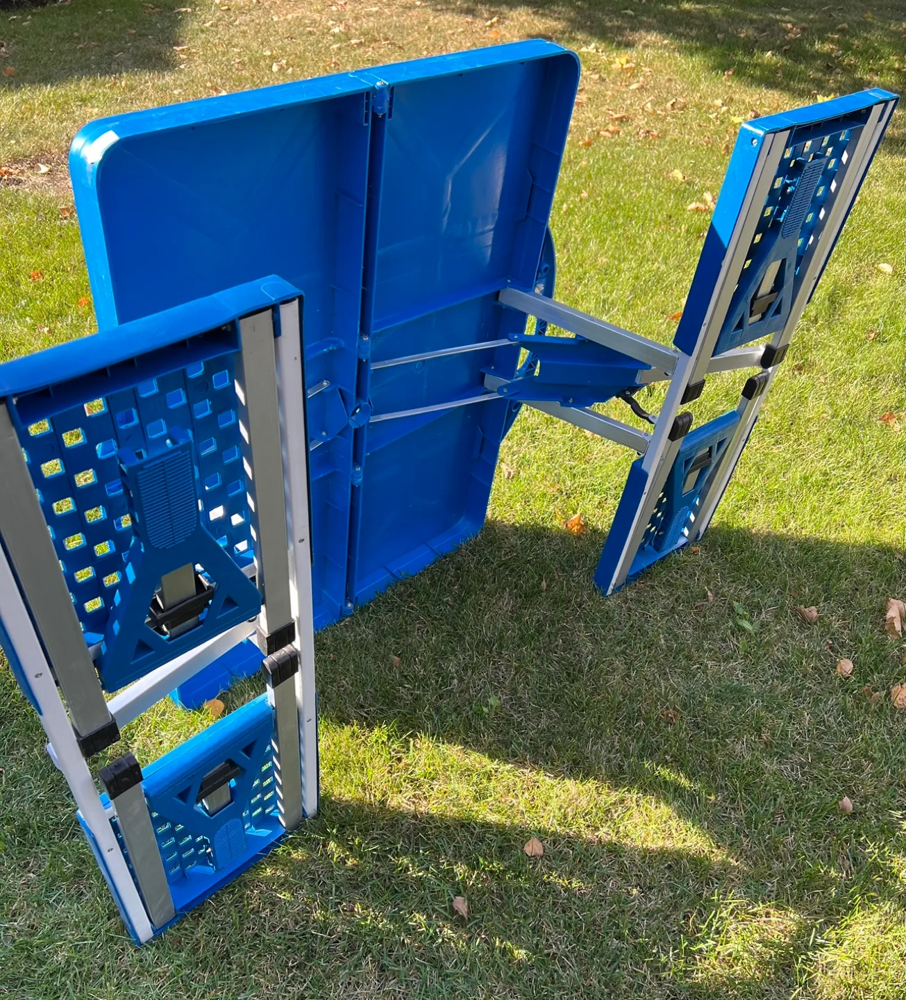 Vintage Foldable Picnic Table with Chairs image indicator(4)