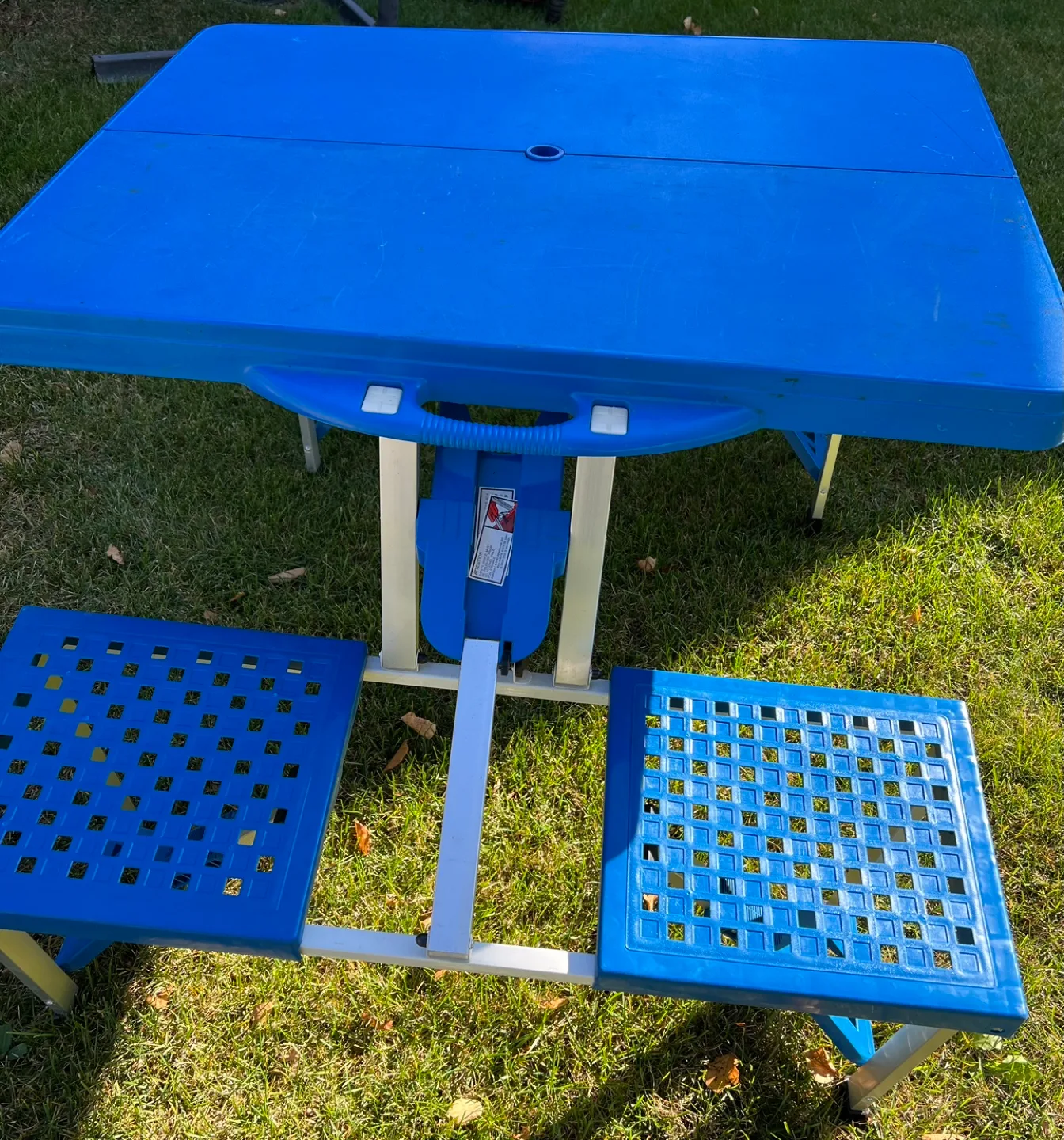 Vintage Foldable Picnic Table with Chairs image indicator(2)