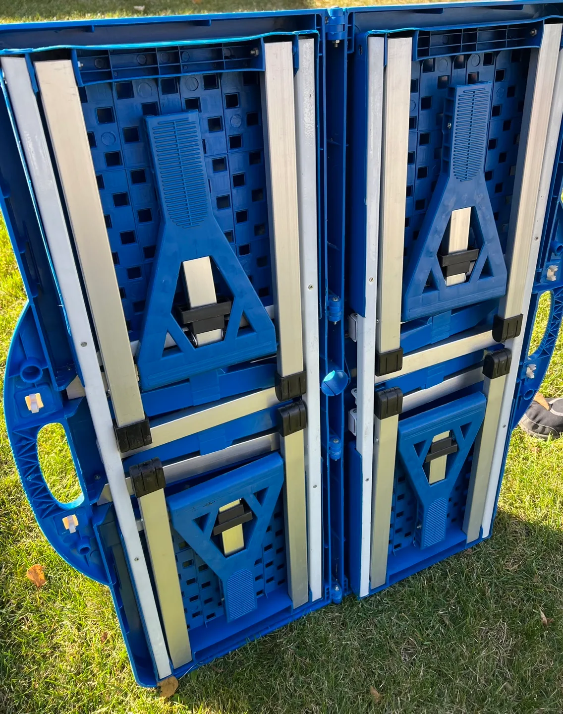 Vintage Foldable Picnic Table with Chairs image indicator(5)