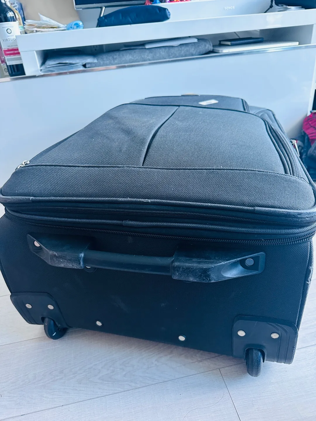 Luggage (Large checked Luggage & 3 carry on) image indicator(3)
