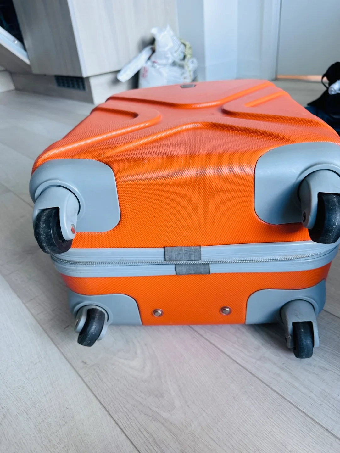 Luggage (Large checked Luggage & 3 carry on) image indicator(10)