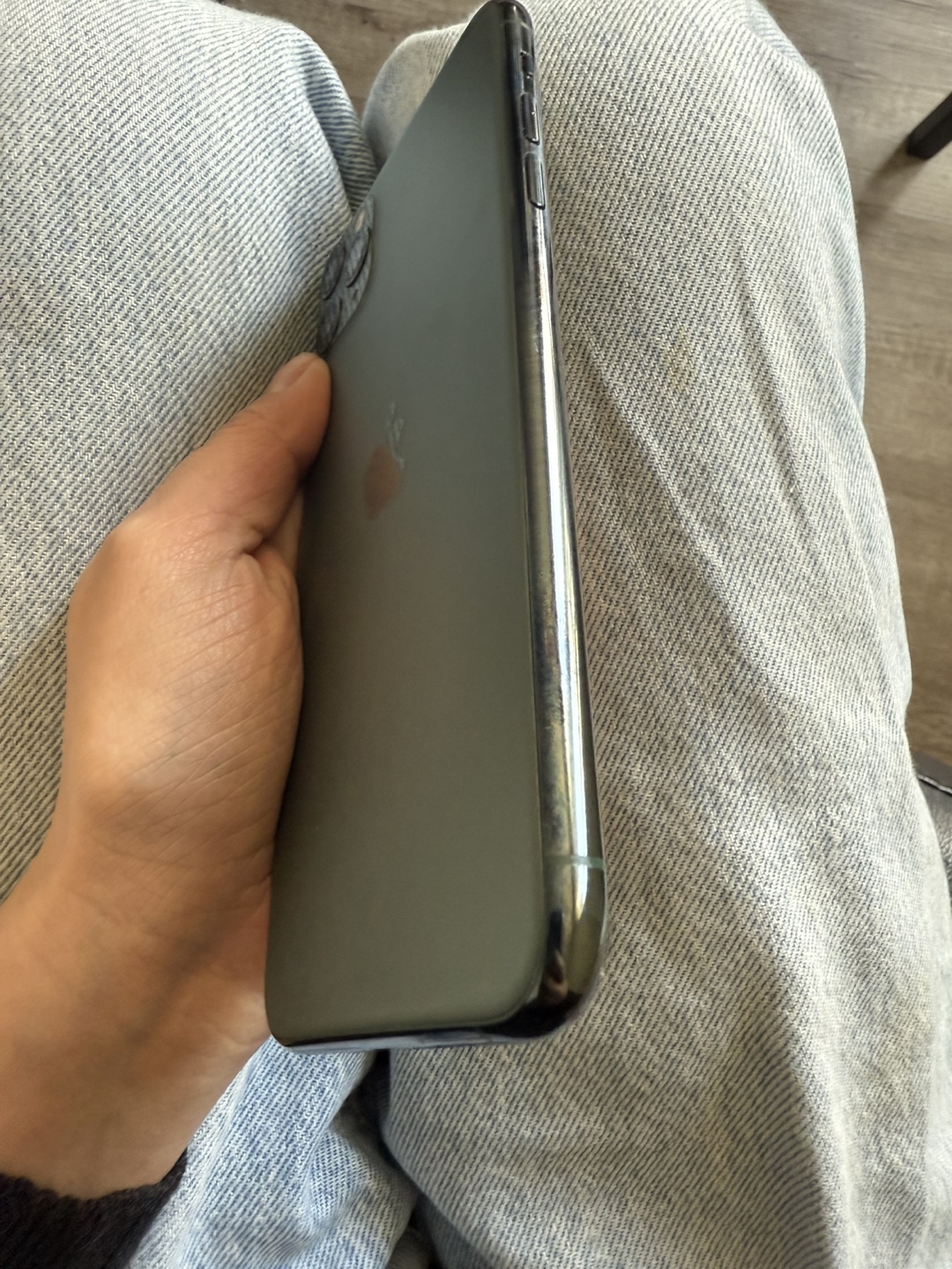 iPhone 11 Pro Max - photo 3