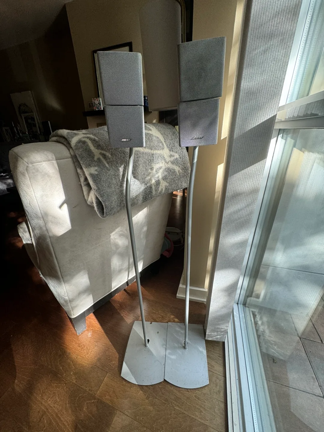 Bose Surround Speakers and base image indicator(2)