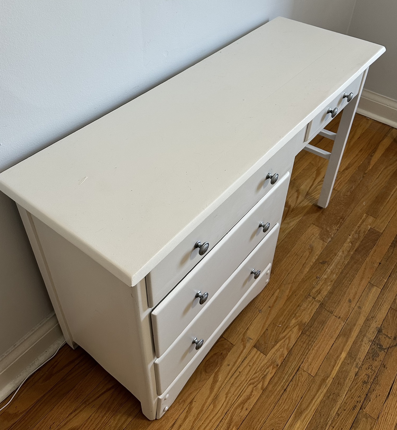 White Dresser/Vanity - photo 2