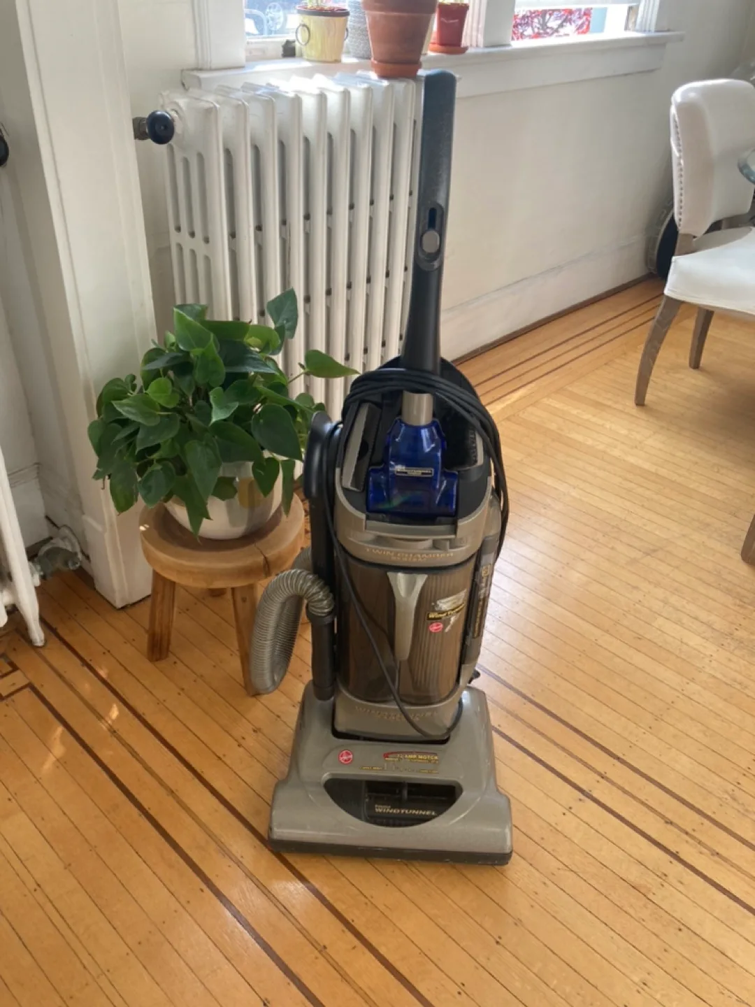 Hoover WindTunnel Vacuum thumbnail