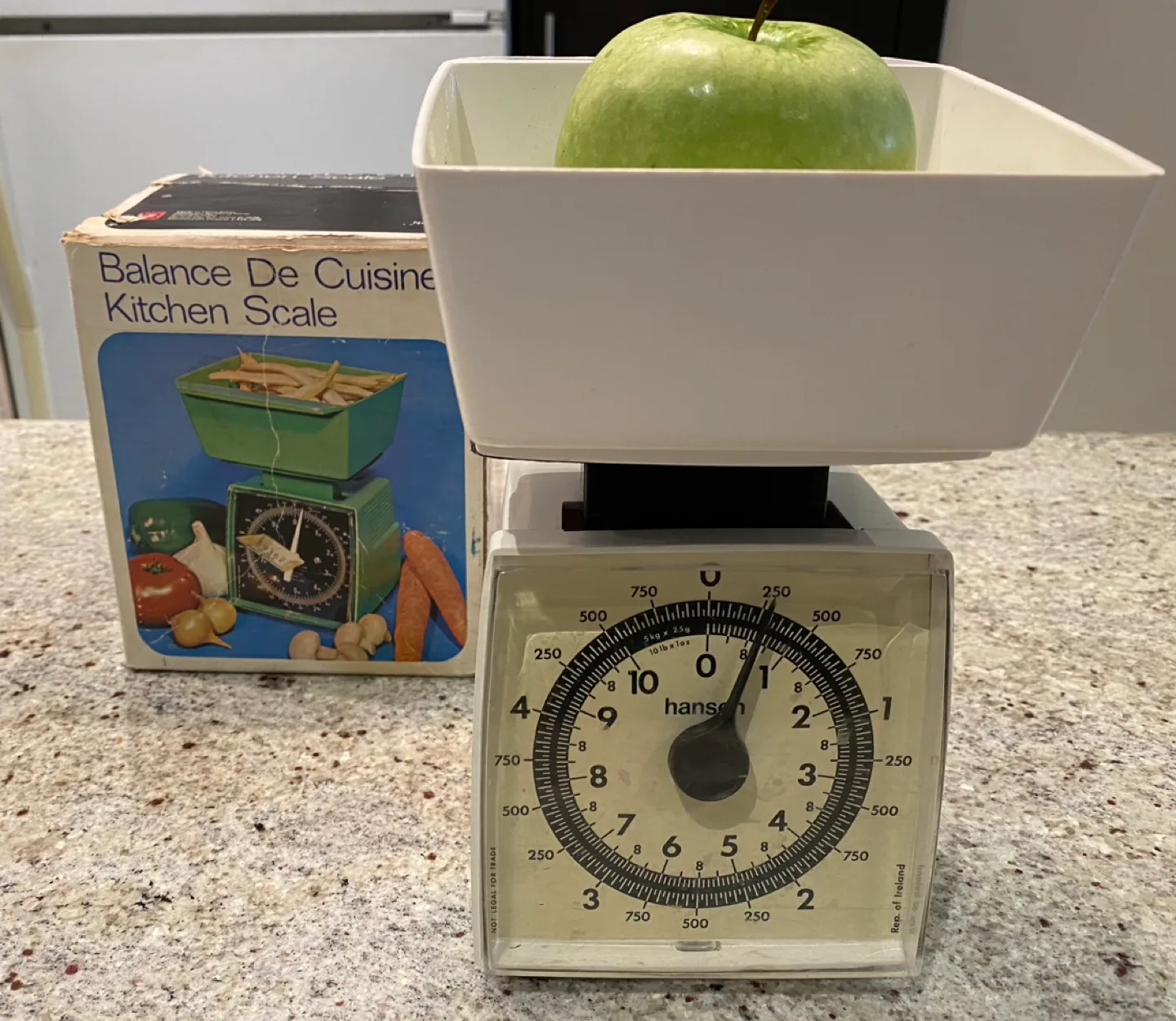 Vintage Kitchen Scale in Original Box image indicator(3)