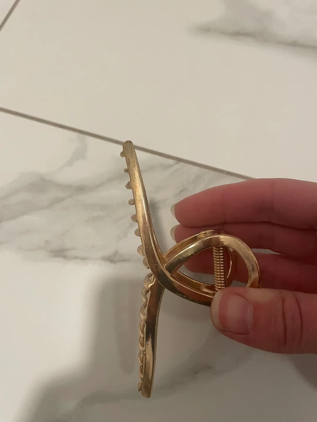 Gold Hair Claw Clip image indicator(4)