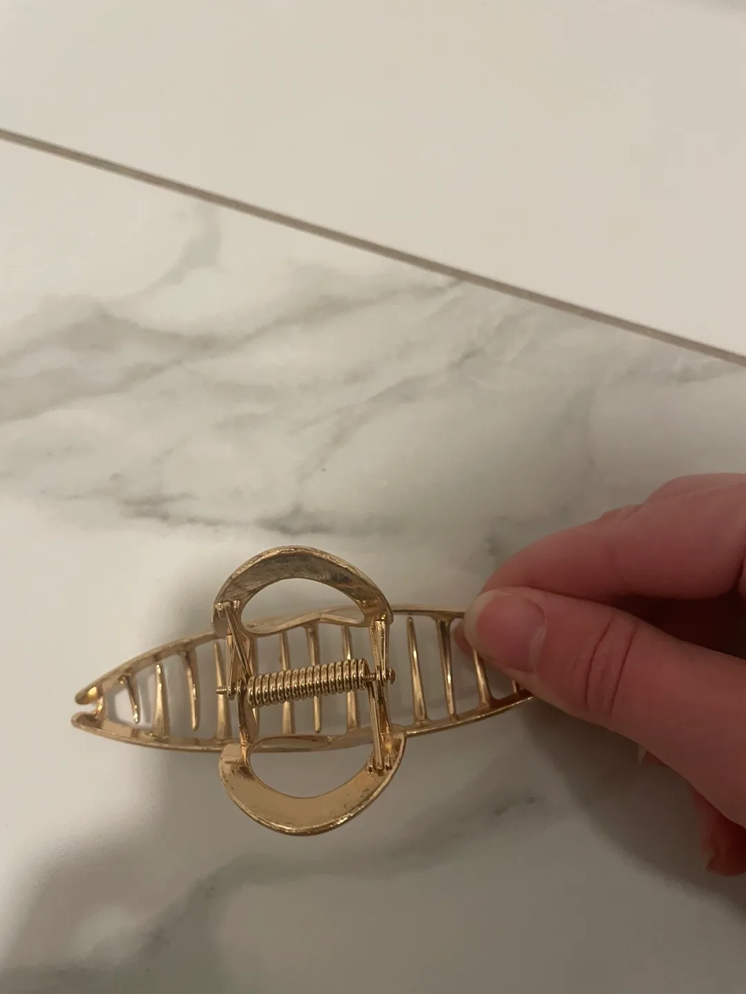 Gold Hair Claw Clip image indicator(2)