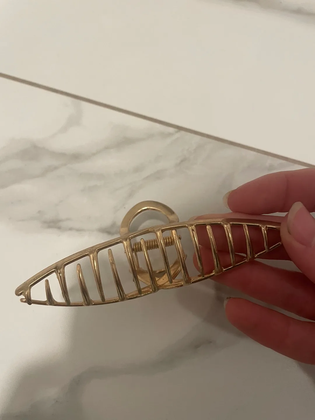 Gold Hair Claw Clip image indicator(3)