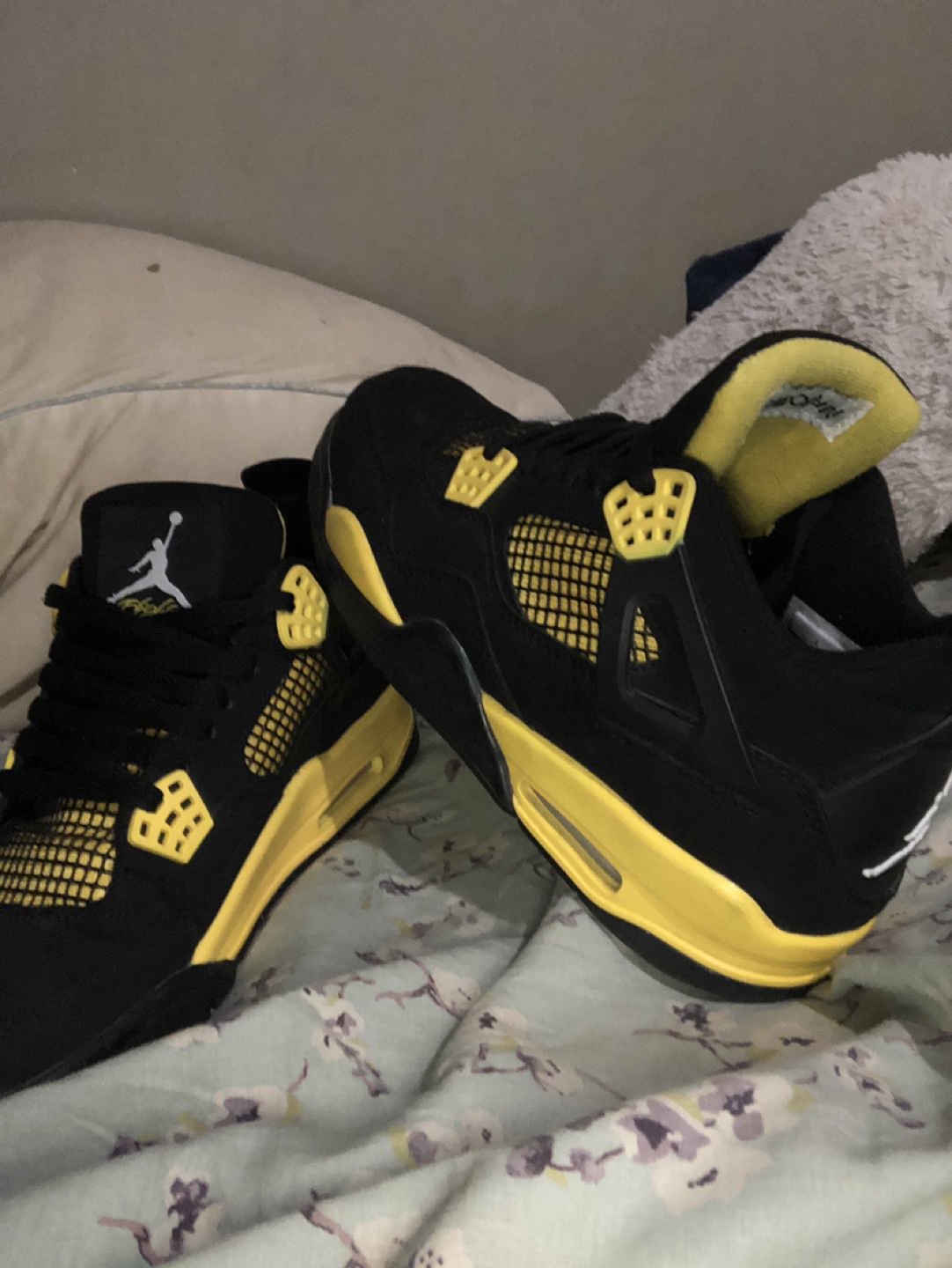 Air Jordan 4 Retro 'Lightning' Size 9.5 - photo 2