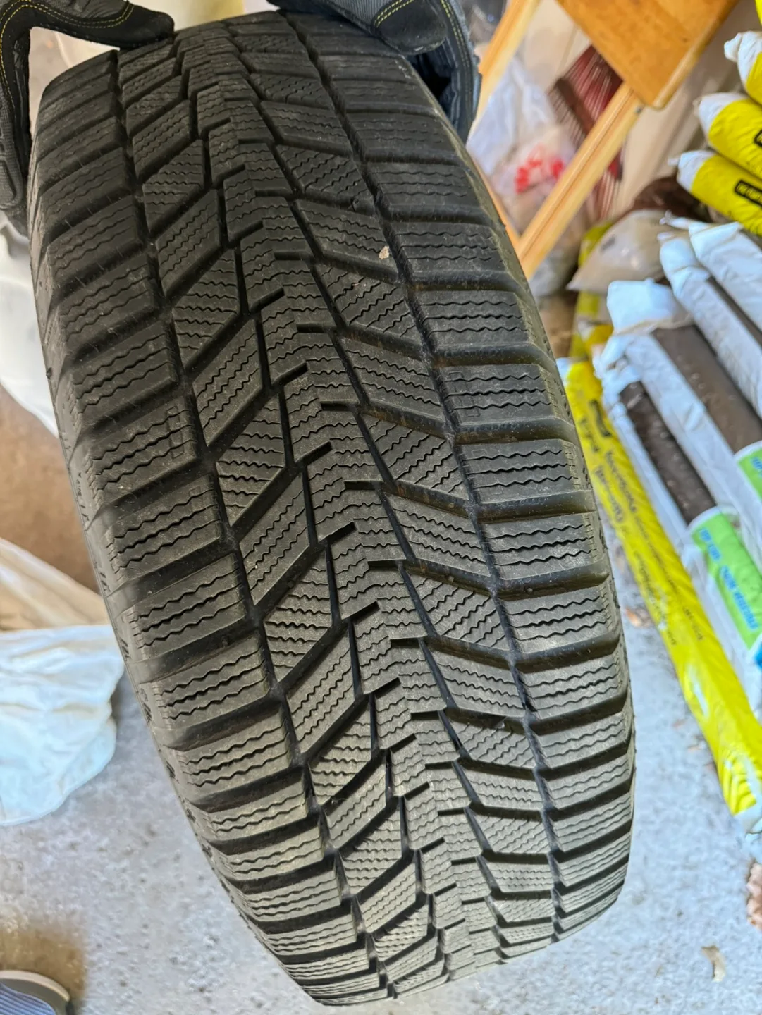 Continental Winter Tires with Rims image indicator(3)