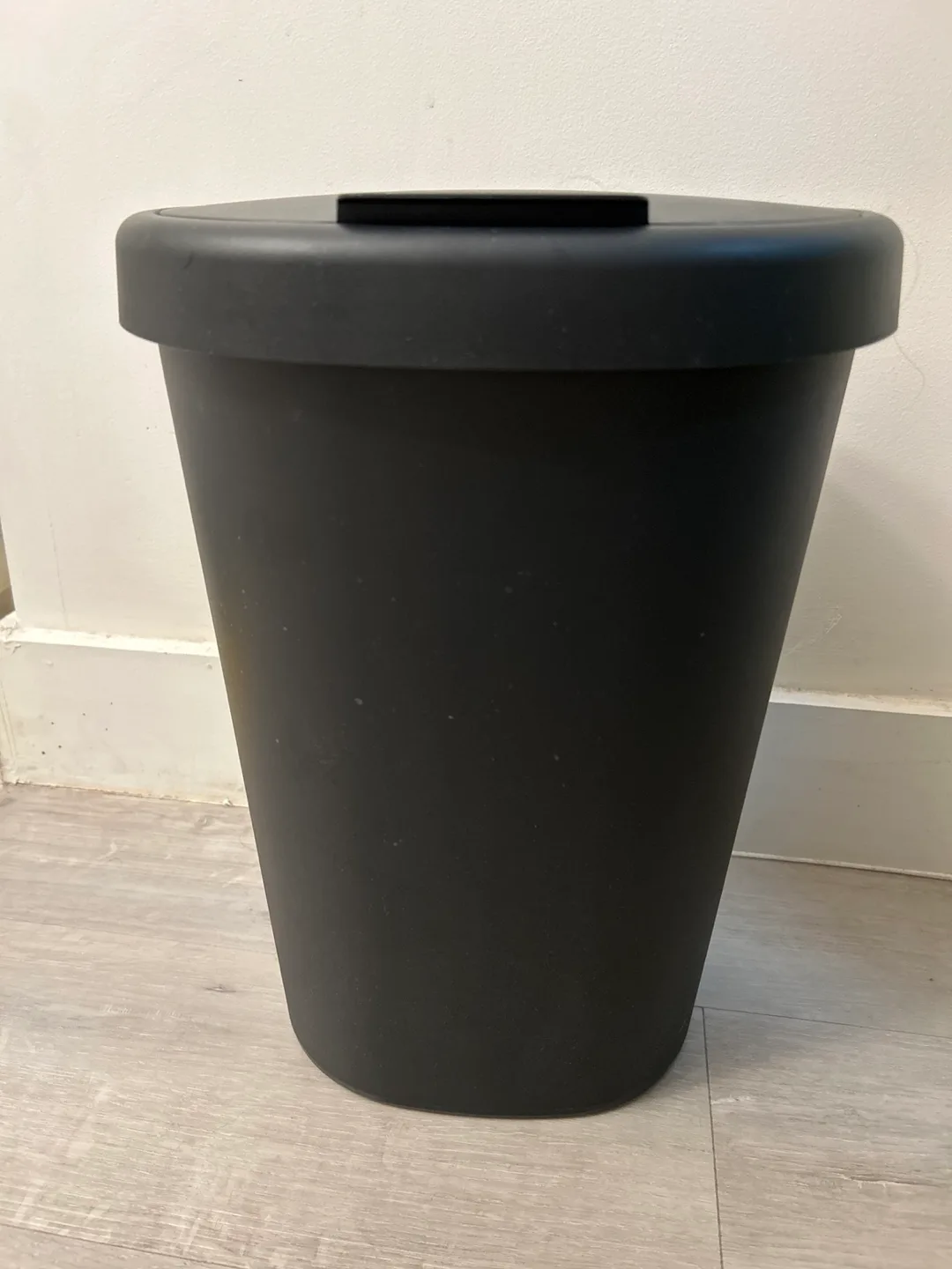 Black garbage can with lid thumbnail