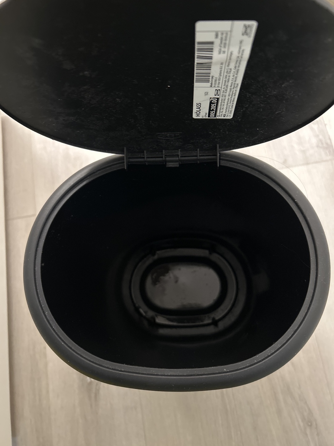 Black garbage can with lid - photo 2