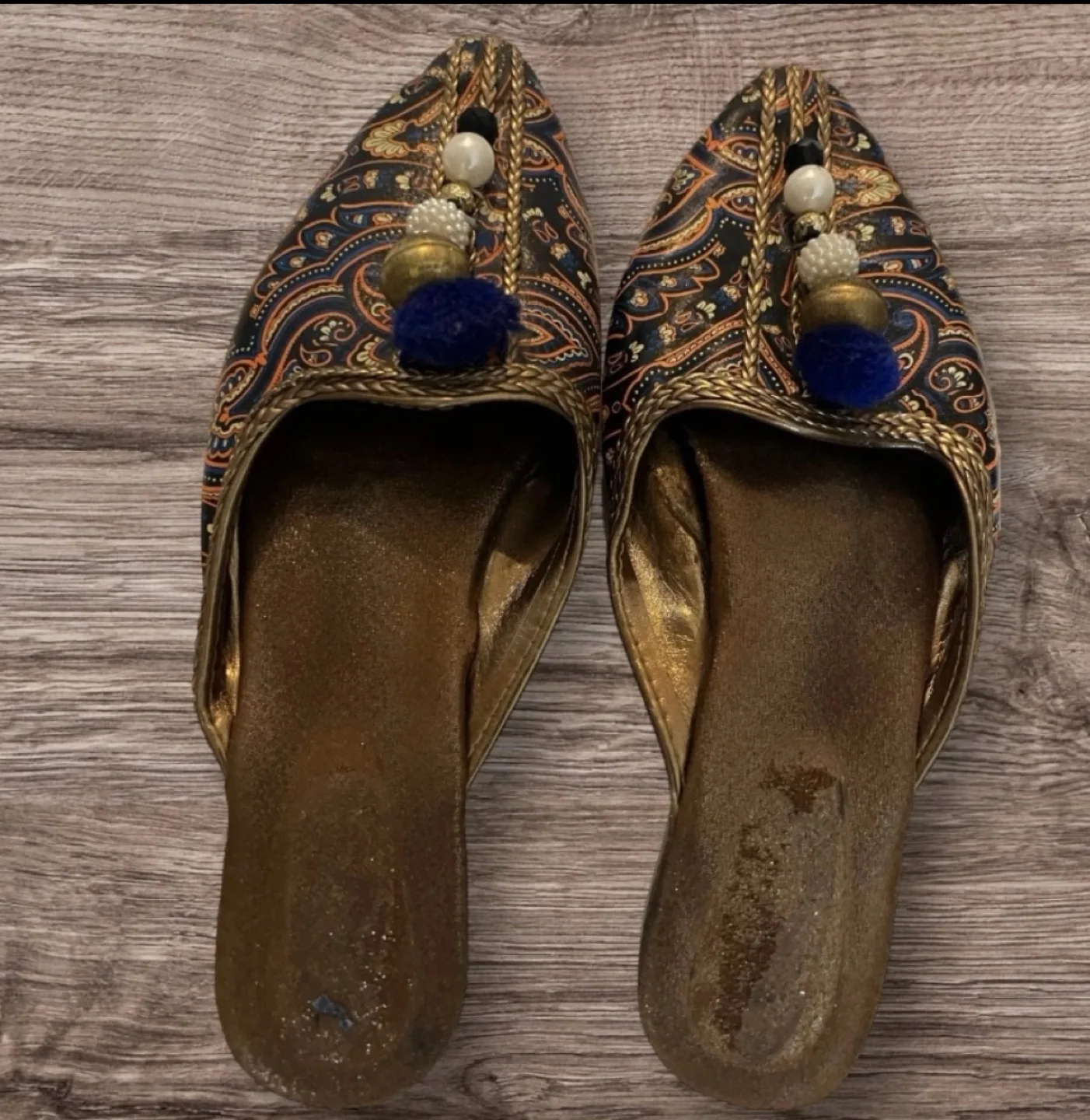 Women Footwear / Juttis #freecycle thumbnail
