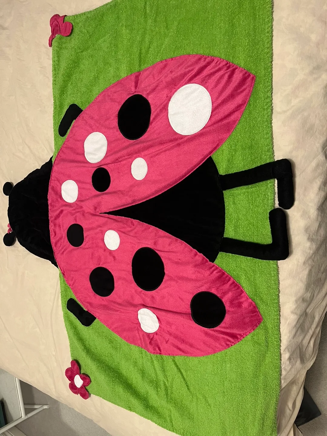 Ladybug Hooded Towel image indicator(3)