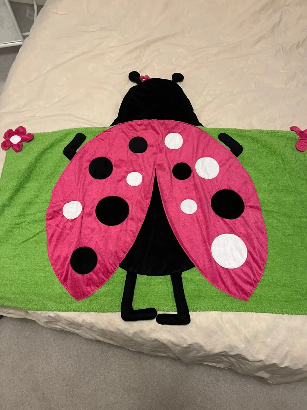 Ladybug Hooded Towel image indicator(4)