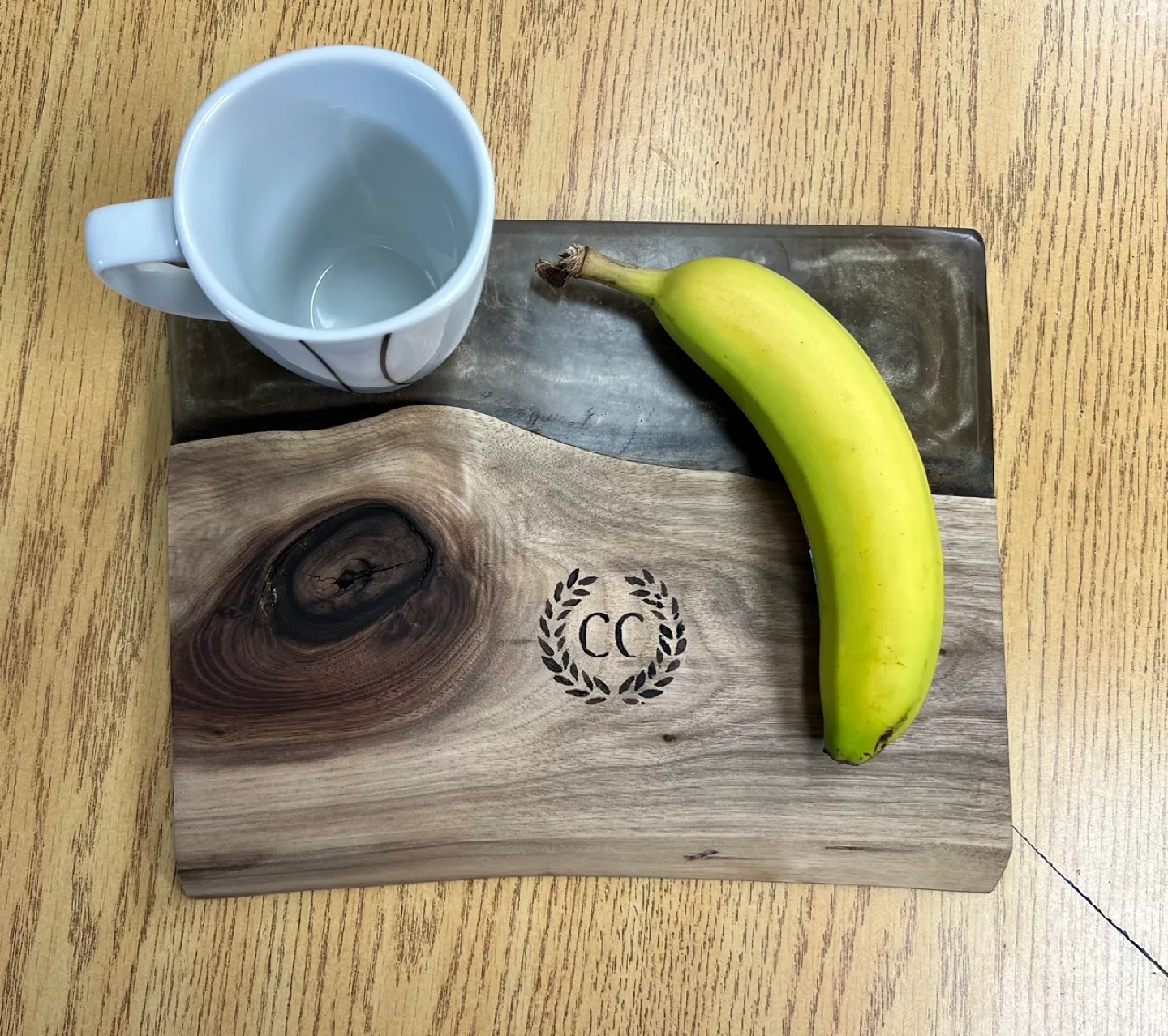 Walnut resin charcuterie Board image indicator(2)