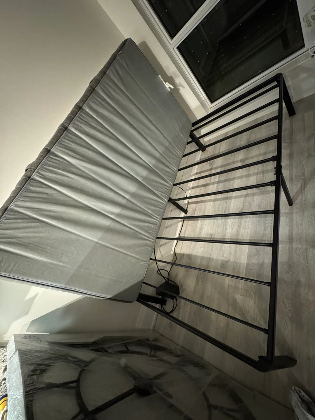 Zinus Metal Bed Frame twin image indicator(3)