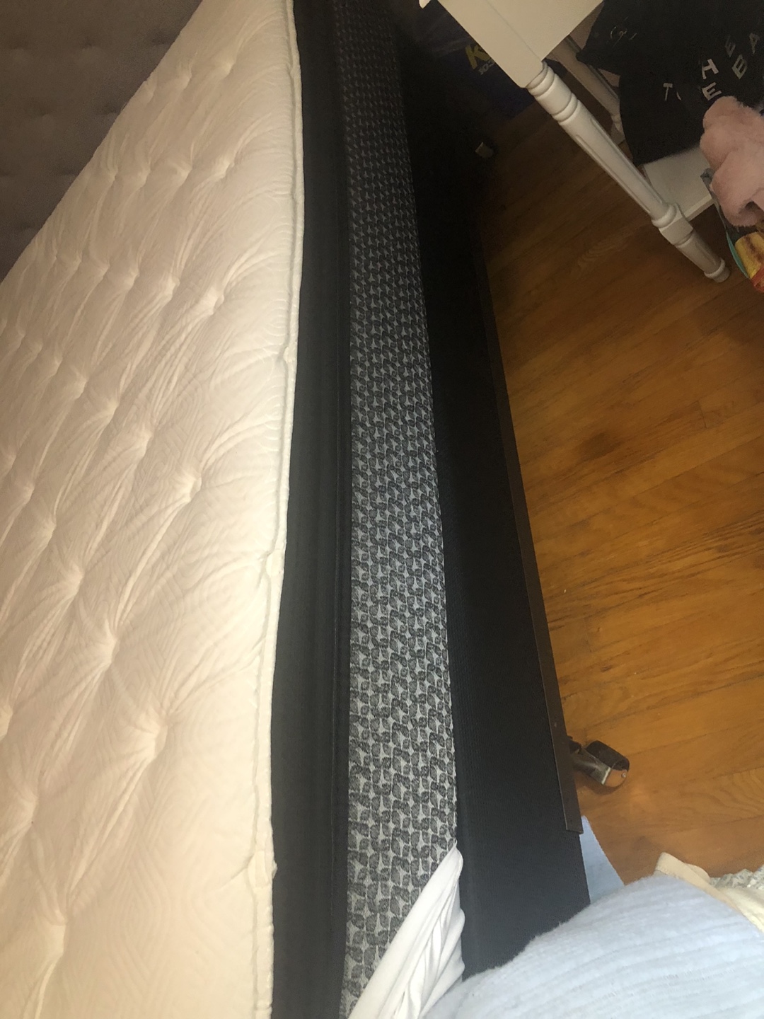 Sealy Queen Bed - photo 5