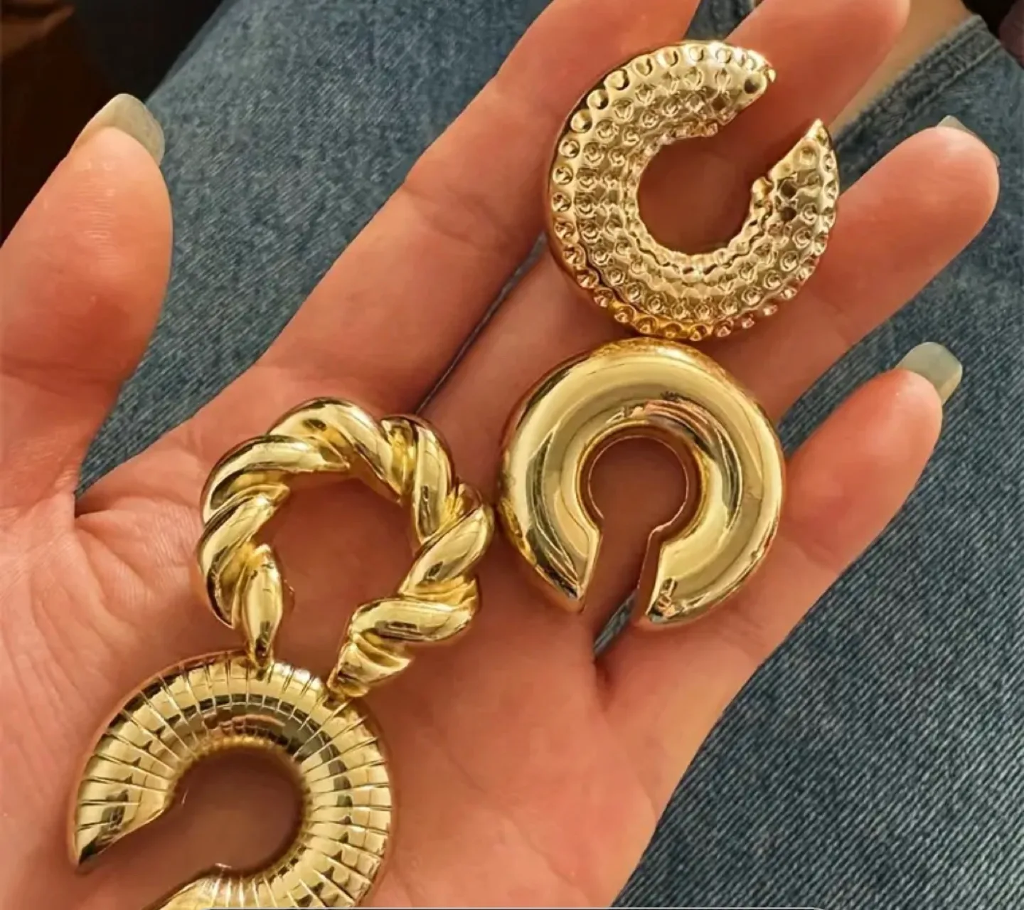 4pcs Set of Bold C-Shaped Spiral Hollow Ear Clips image indicator(2)