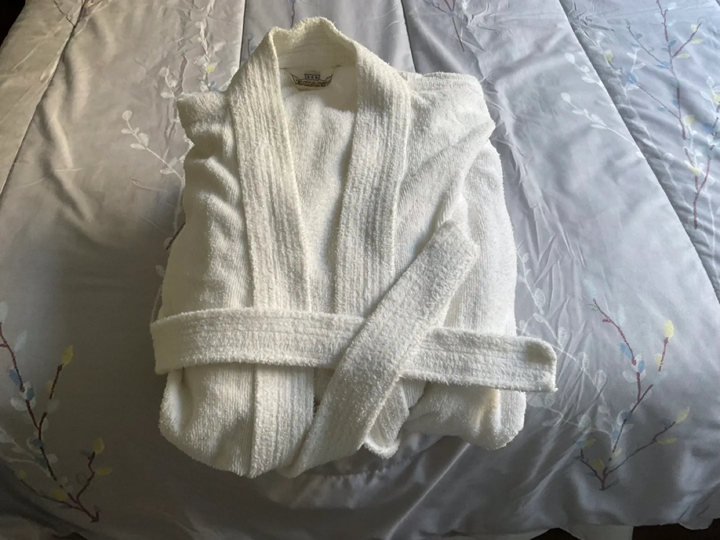 White Bathrobe image indicator(2)