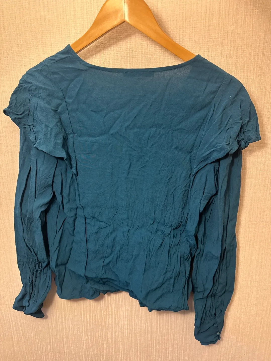 #Freecycle Blue Shirt with ruffles - size M image indicator(2)