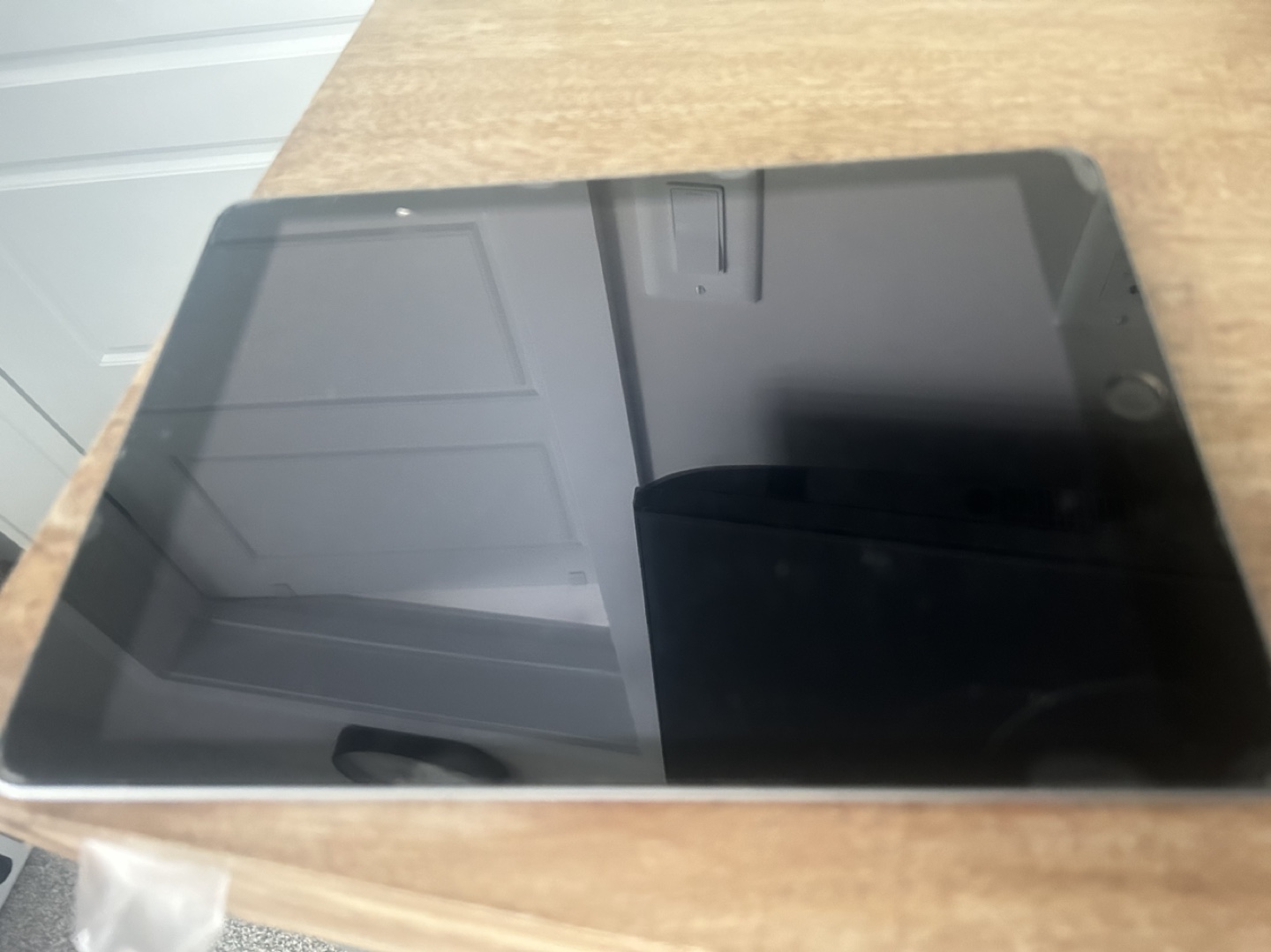 iPad 5th Generation 32GB - Cracked Screen - photo 4