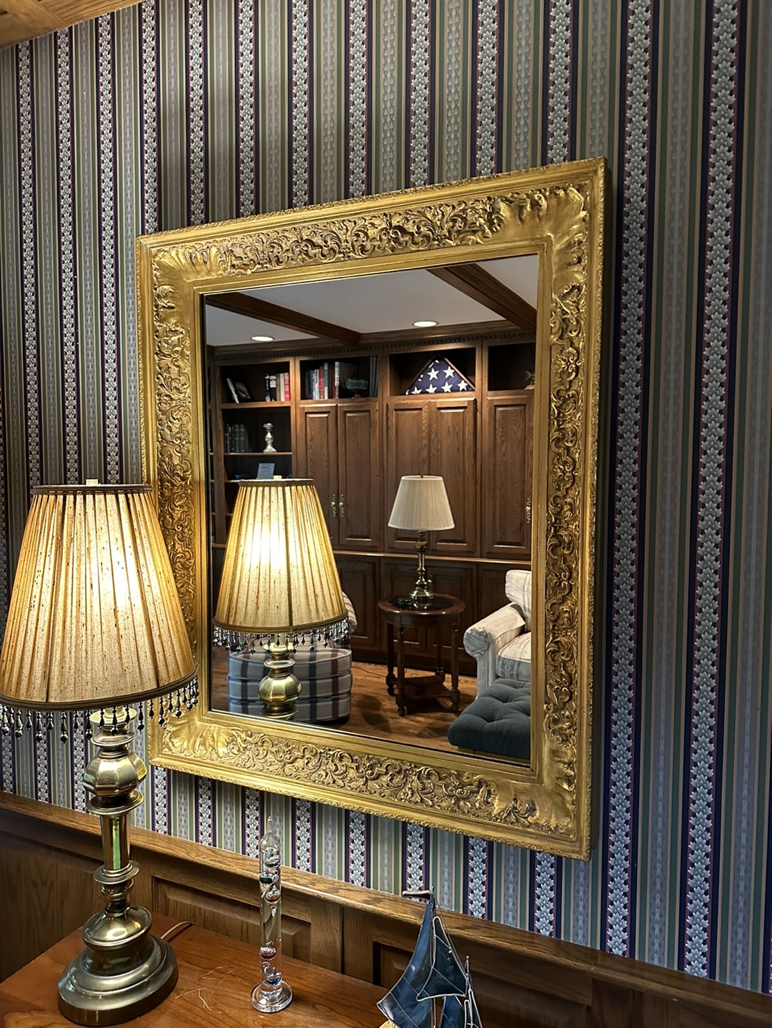 Gold mirror