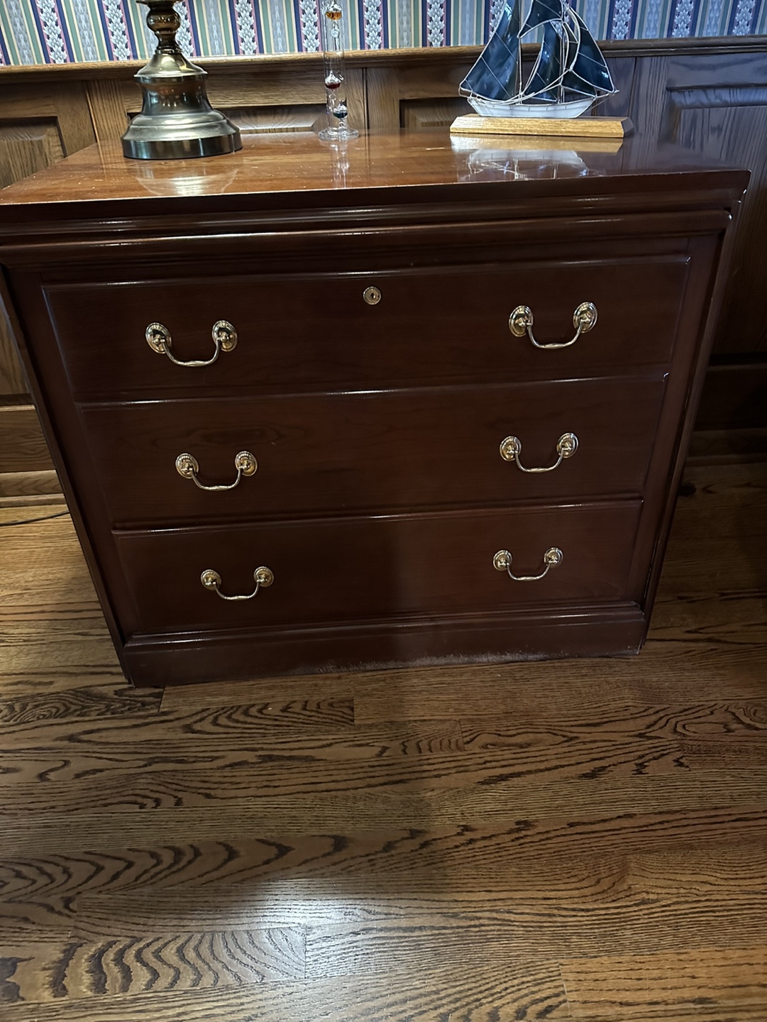 Lockable file drawer - photo 2