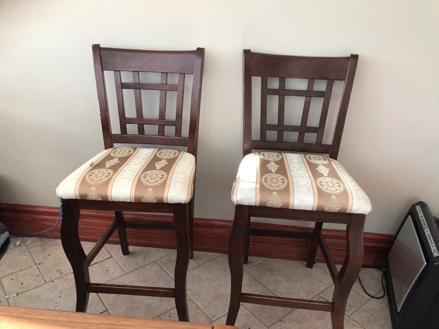 Four Bar Stools image indicator(6)