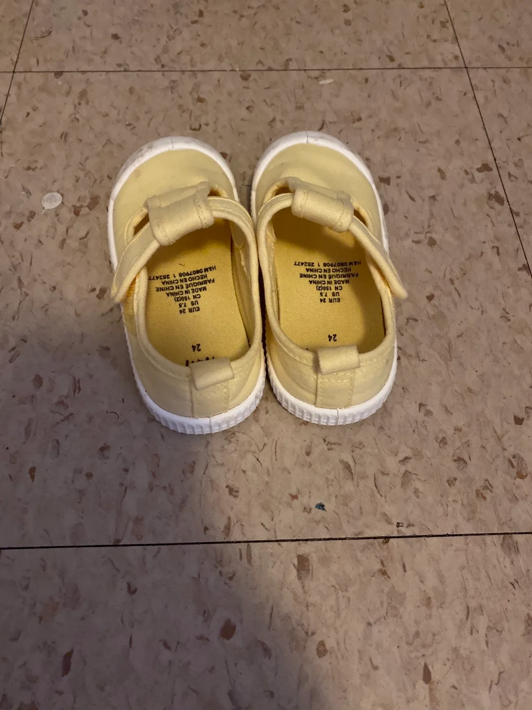 Yellow Baby Shoes image indicator(2)