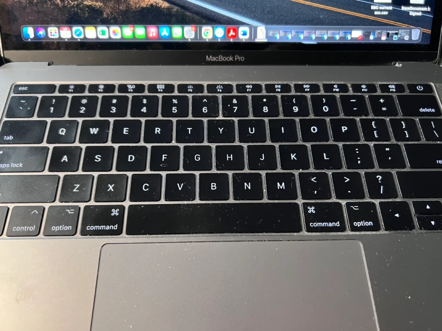 Apple Macbook Pro 13 inch 2017 image indicator(2)
