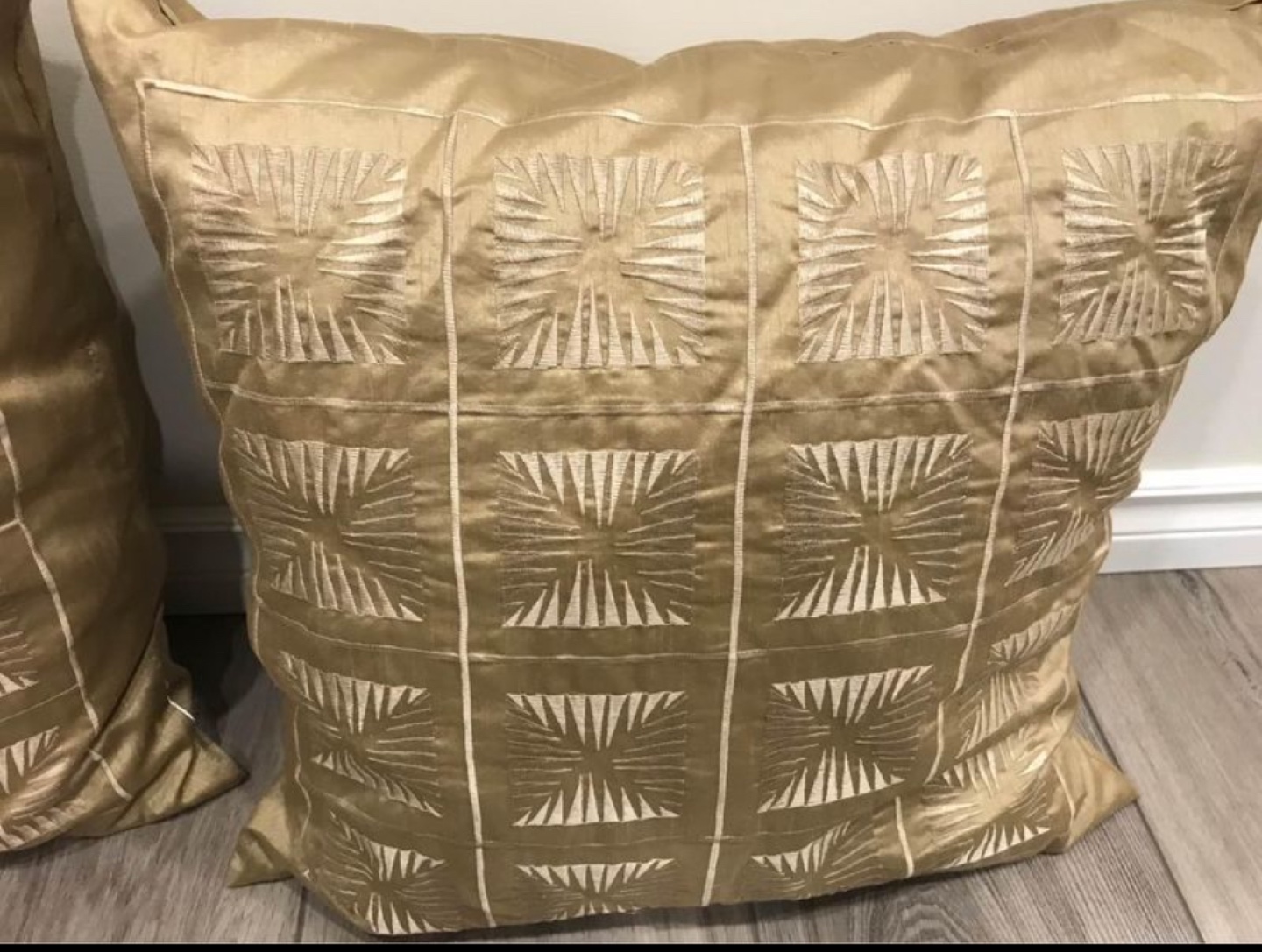 Set of 2 Gold Pillow Covers - photo 2