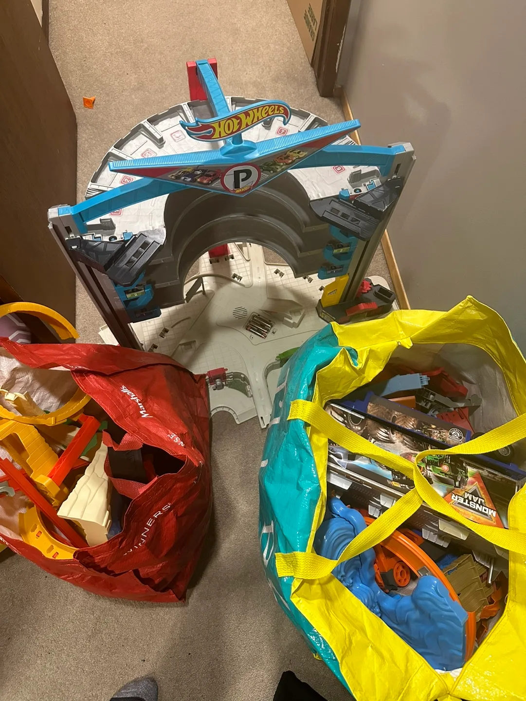 Hot Wheels Track Set with extras thumbnail