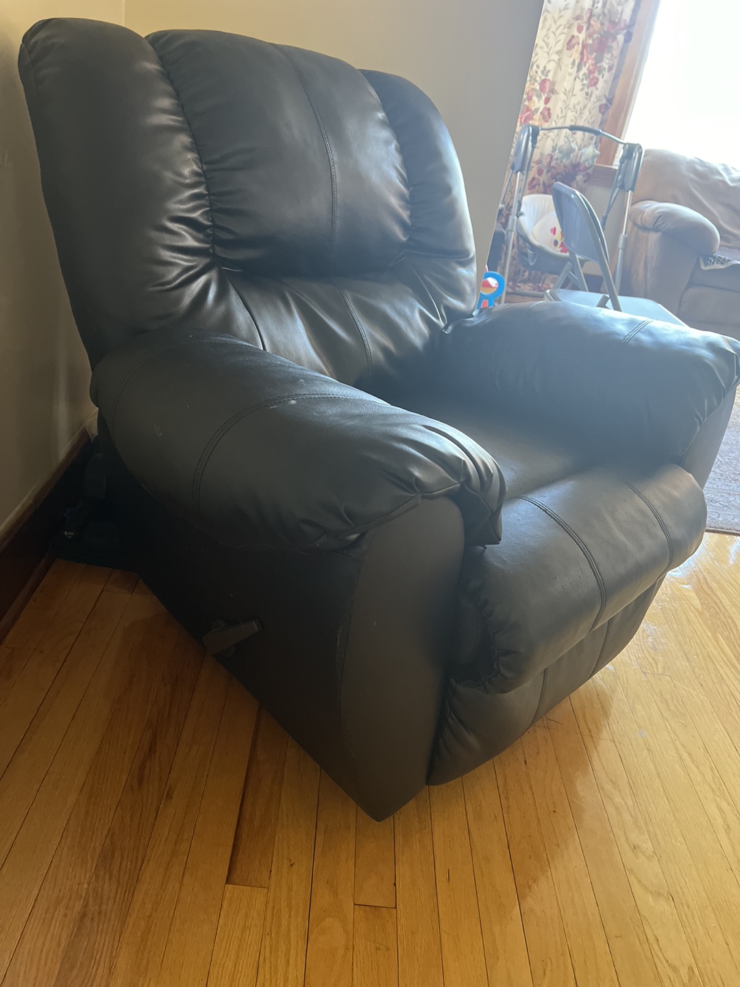 Black Recliner Chair - photo 2