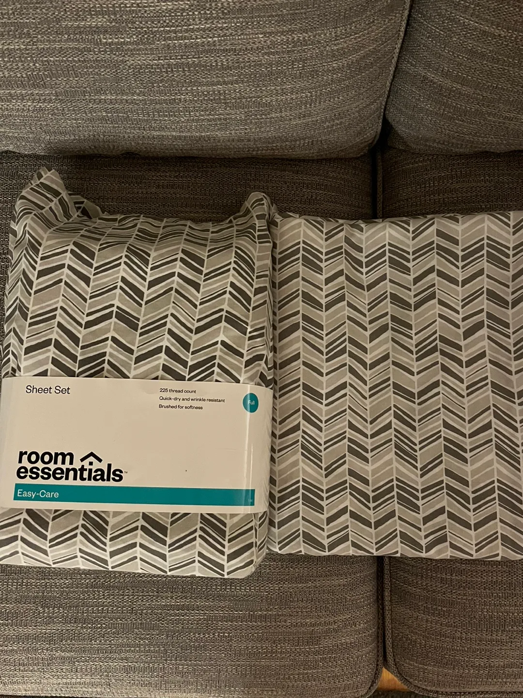 Room Essentials Full Sheet Set - Chevron Pattern image indicator(2)