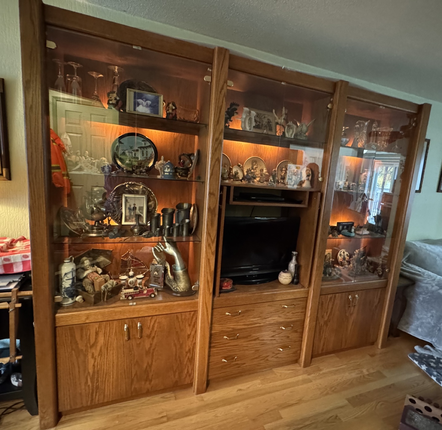 Entertainment Unit with Glass Doors 🧡
