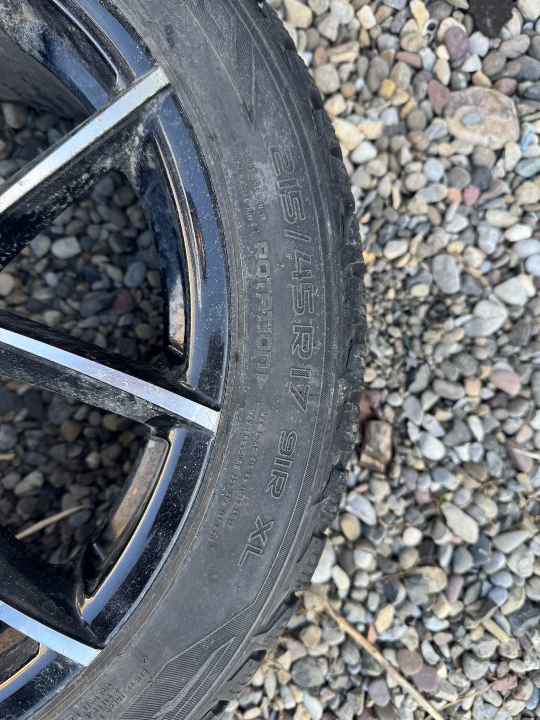 Winter tire on rims - photo 3
