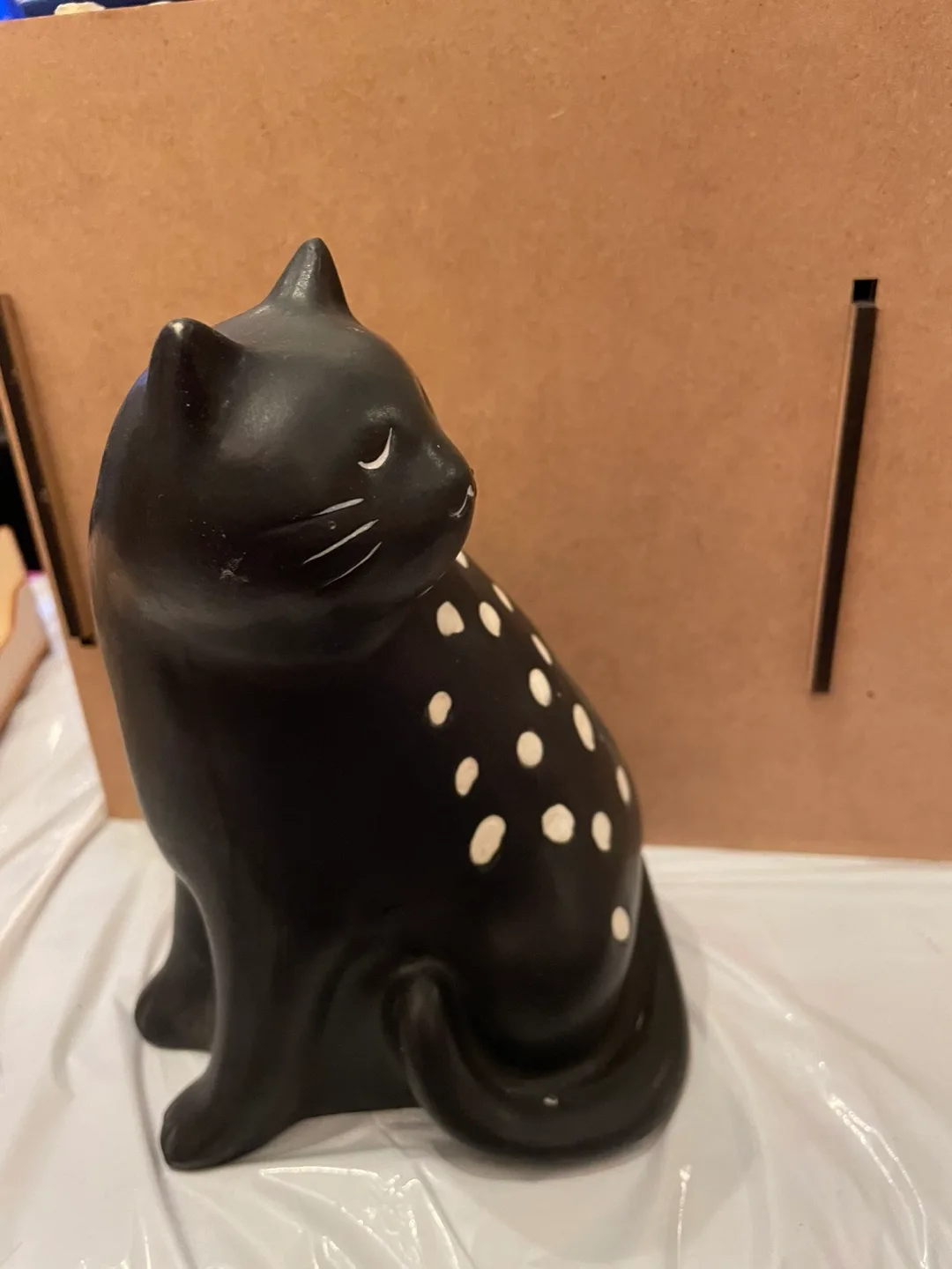 Black and White Cat Figurine vase image indicator(2)