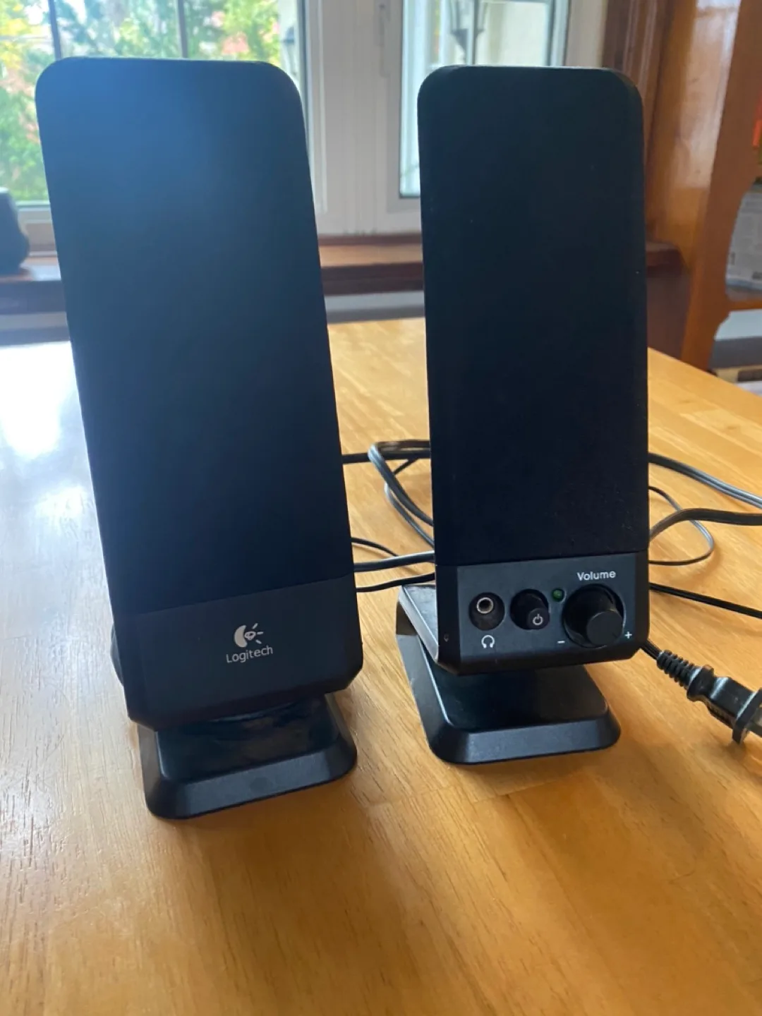 Logitech Computer Speakers thumbnail