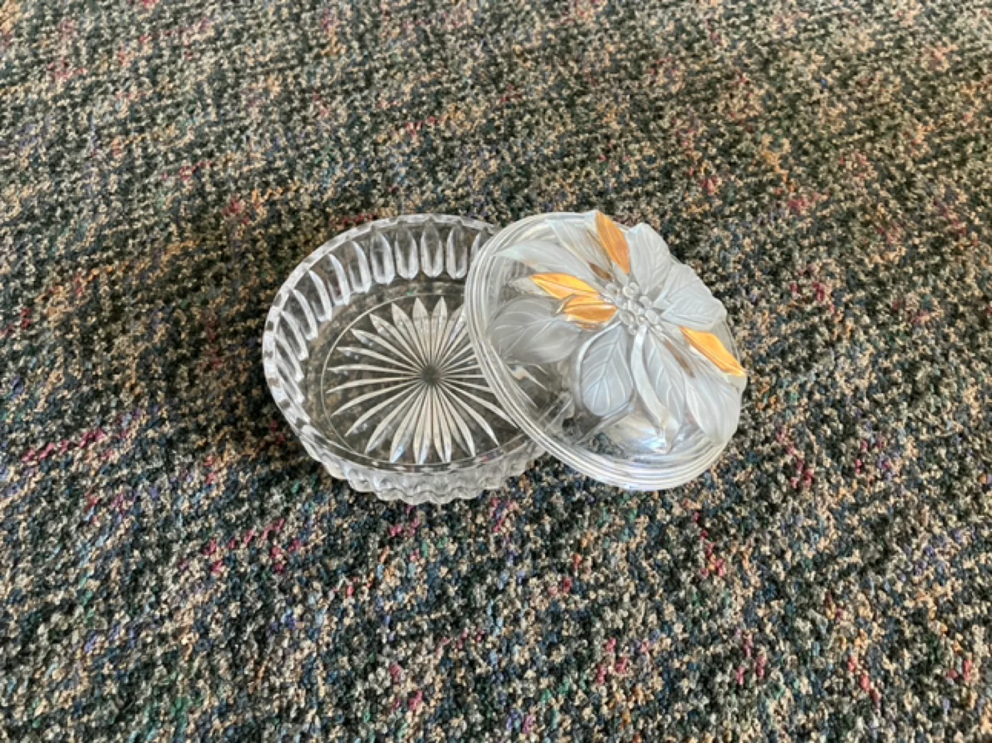 #freecycle Vintage Crystal Covered Box - Golden Poinsettia thumbnail