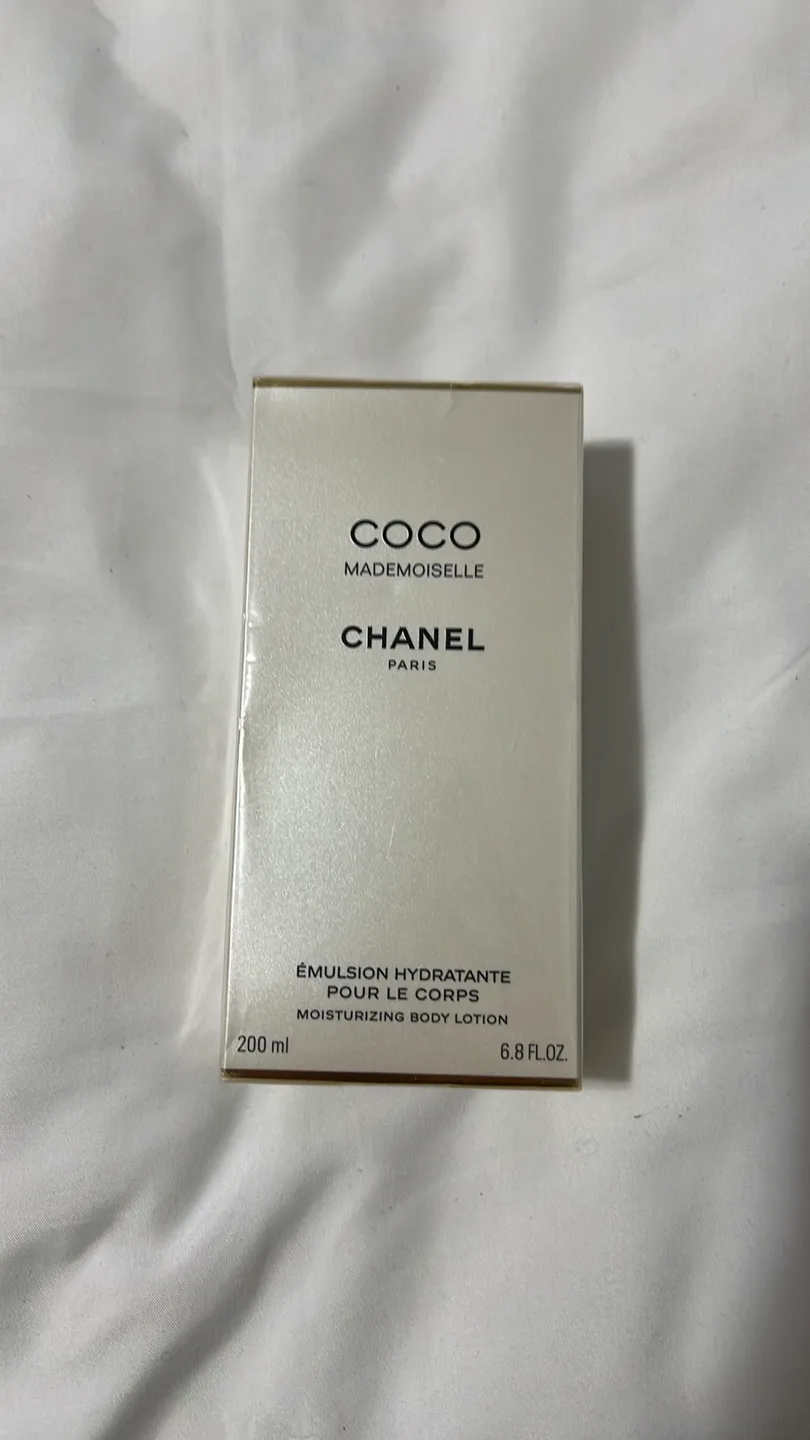 Coco Mademoiselle Moisturizing Body Lotion thumbnail