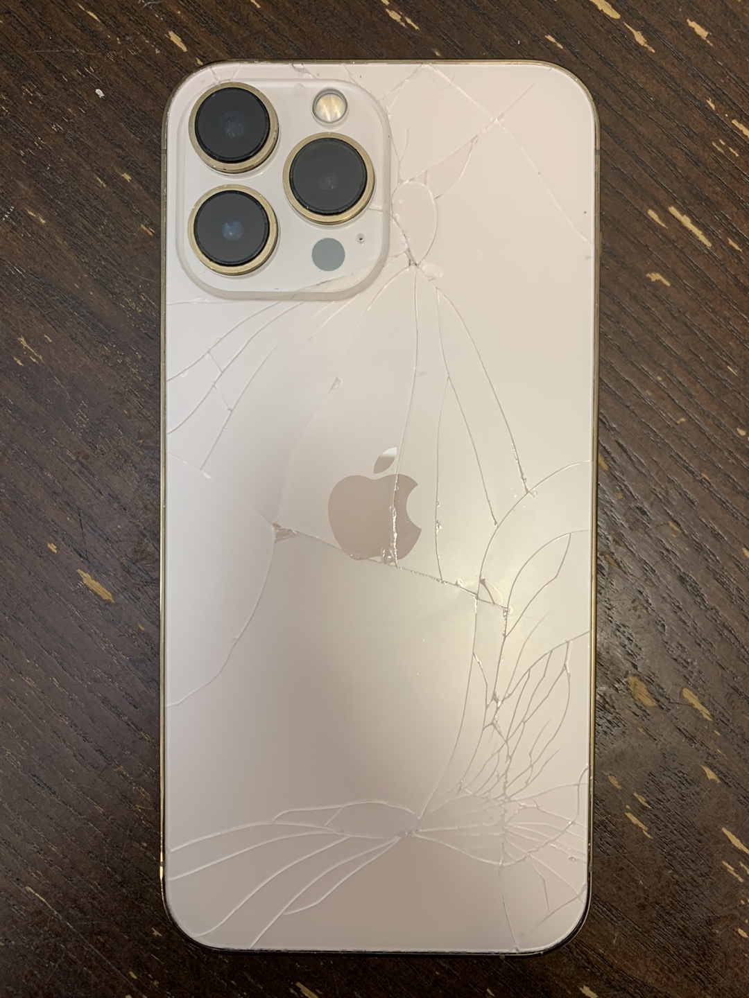 Gold iPhone 13 Pro Max 128 GB *crack will be fixed before sold* - photo 2