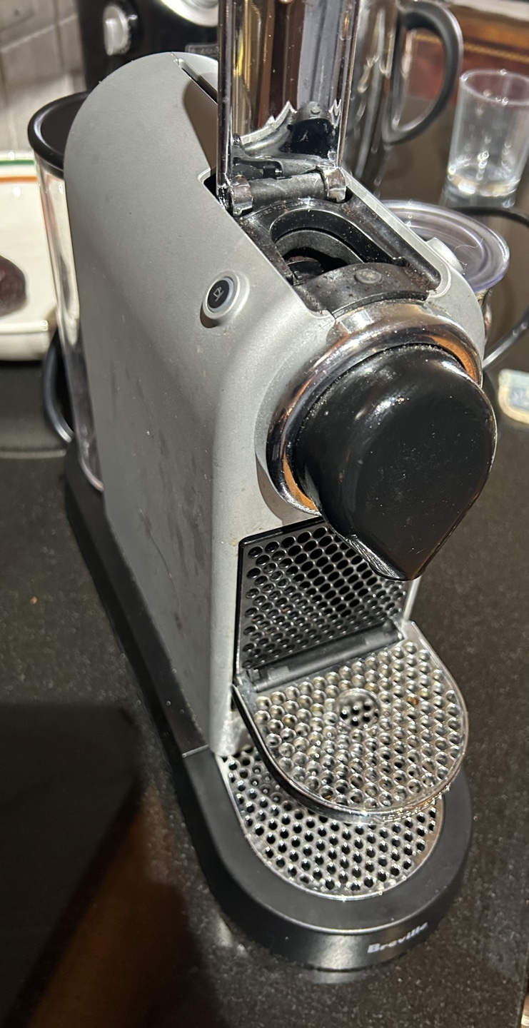 Breville Nespresso Coffee Machine with Milk Frother - photo 3