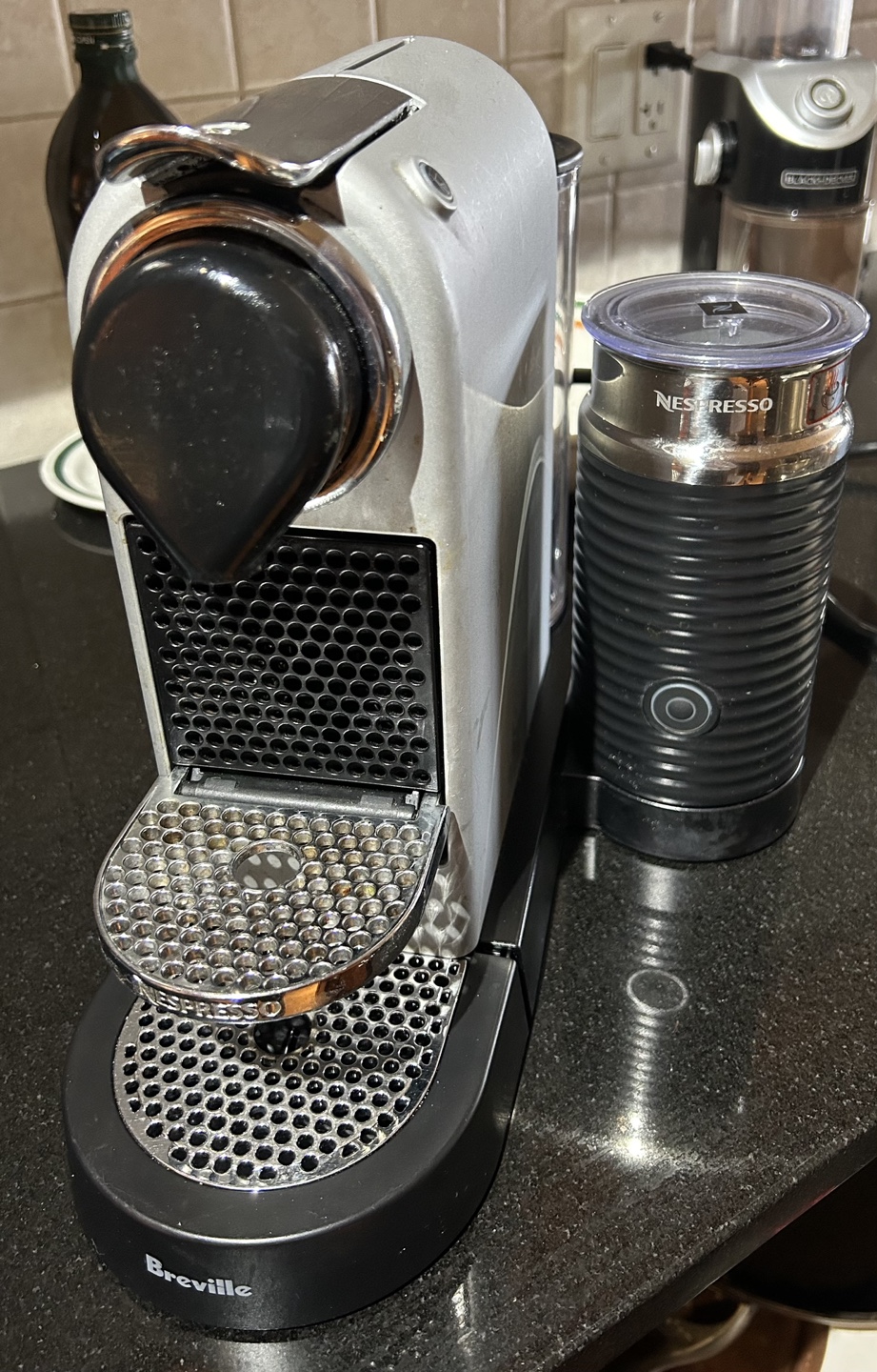 Breville Nespresso Coffee Machine with Milk Frother