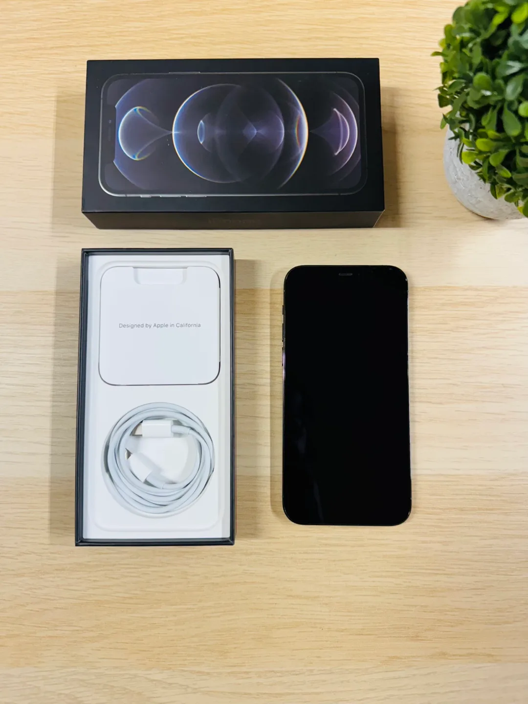 Apple iPhone 12 Pro - 128Gb Graphite ( UNLOCKED ) Mint Condition thumbnail